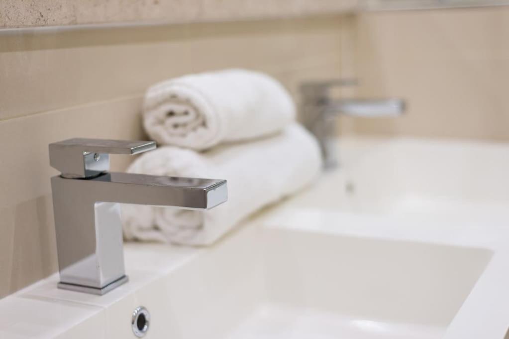 Self Catering , City Centre Apartment With Parking EDI Exterior foto
